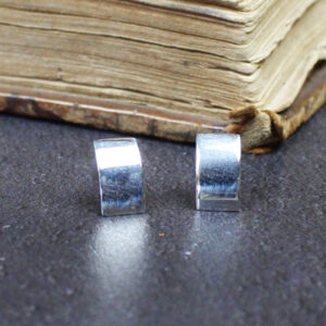 MM1210C CURVE STUD EARRINGS